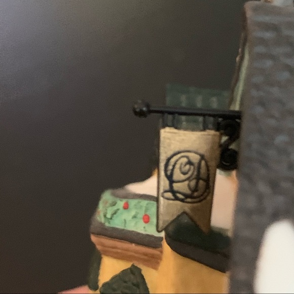 Department 56 Dickens Heritage The Grapes Inn 1996 Collector’s Edition Ornament - Picture 7 of 16